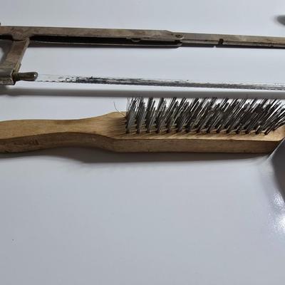 Basic Hand Tool Lot – 4 Pieces Hacksaw - Hammer - Tape measure and wire brush