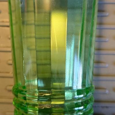 Green Uranium glass w/lid