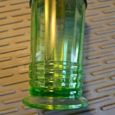 Green Uranium glass w/lid