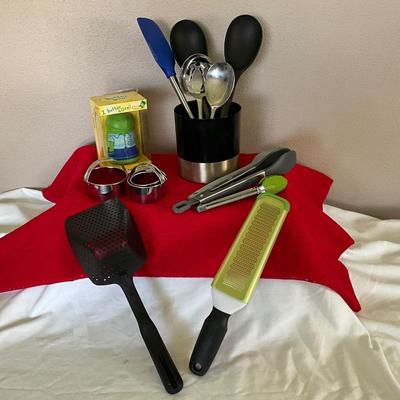 New items, Kitchen Caddy w/Pampered Chef Strainer, Cookie Cutouts New Butter Boy