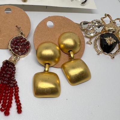 Big Mixed Jewelry Lot 19 Pairs Pierced Earrings + 2 Barretts