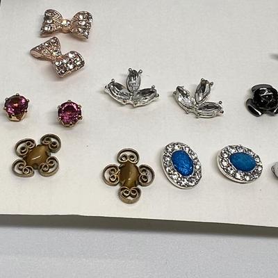 Big Mixed Jewelry Lot 19 Pairs Pierced Earrings + 2 Barretts