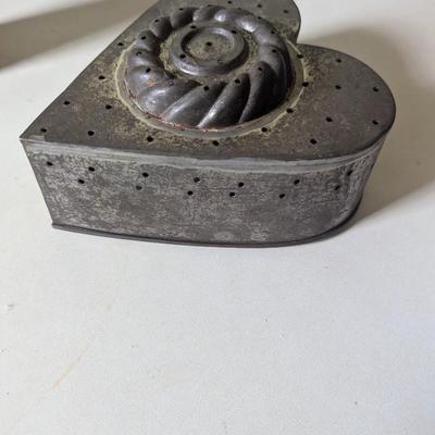 Antique Primitive Farmhouse American Heart Shaped Tin Cheese Strainer Round Grater (L)