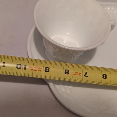 16 Pieces Of Collectible Milk Glass Snack Serving Plate With Cup (B)