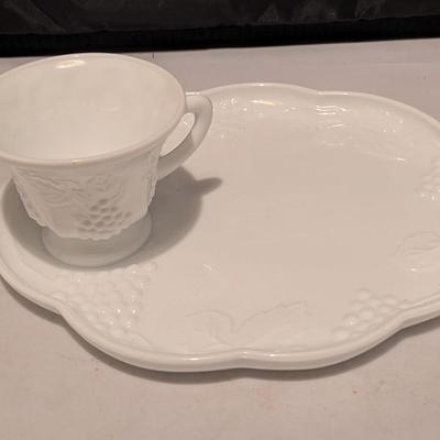 16 Pieces Of Collectible Milk Glass Snack Serving Plate With Cup (B)