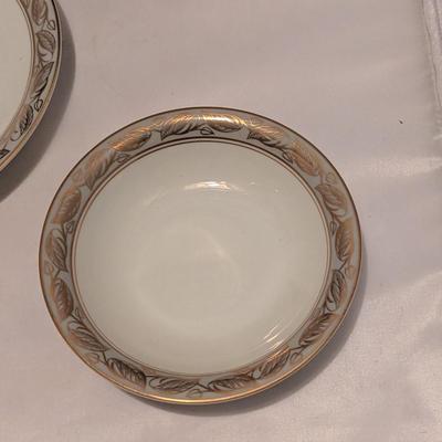 84 Pieces - Noritake China Japan Pattern GRETA 5272 Dinner Set (B)