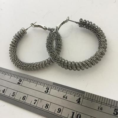Unmarked mesh hoop earrings