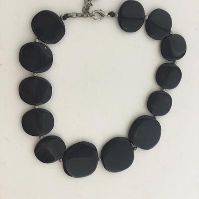 Black collar fashion necklace