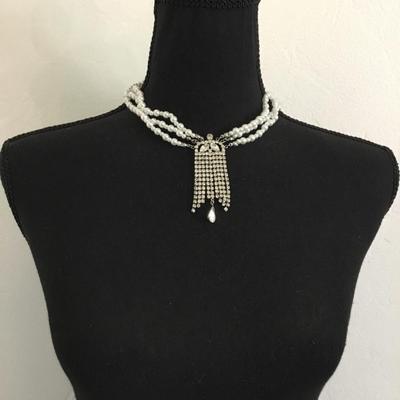 Faux pearl statement necklace
