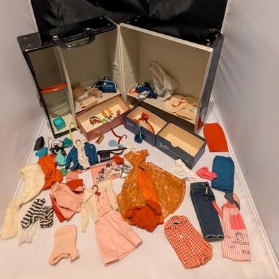 1962 Mattel Ponytail Barbie Carrying Case With Accessories (B)