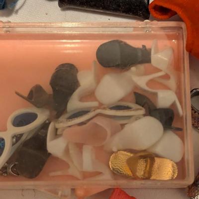1962 Mattel Ponytail Barbie Carrying Case With Accessories (B)