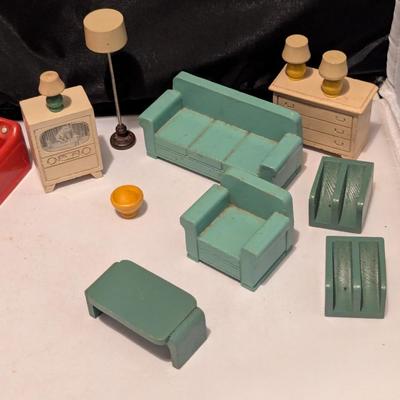 Vintage Plastic Dollhouse Furniture - B (B)