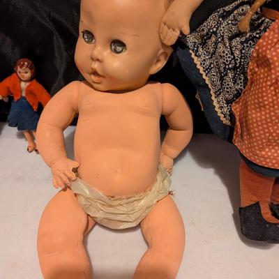 Vintage Collectible Dolls 1960's & The Sun Rubber Co. Doll - D (B)