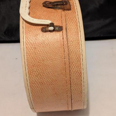 Vintage Doll Carrying Case (B)