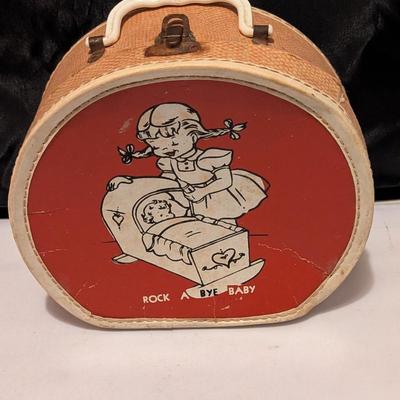 Vintage Doll Carrying Case (B)