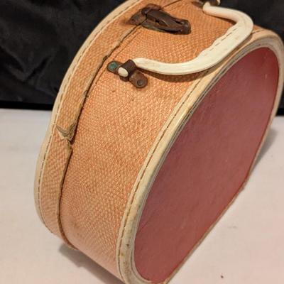 Vintage Doll Carrying Case (B)