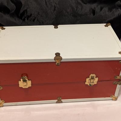 Vintage New England Cass Toys 1950s Metal Doll Trunk Case (B)