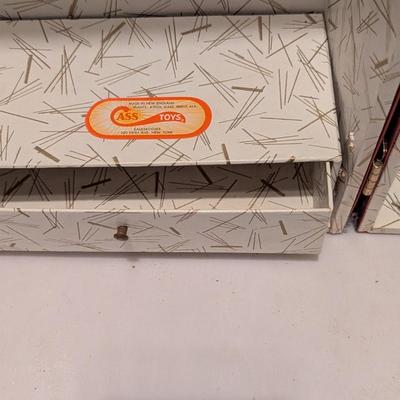 Vintage New England Cass Toys 1950s Metal Doll Trunk Case (B)