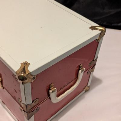 Vintage New England Cass Toys 1950s Metal Doll Trunk Case (B)