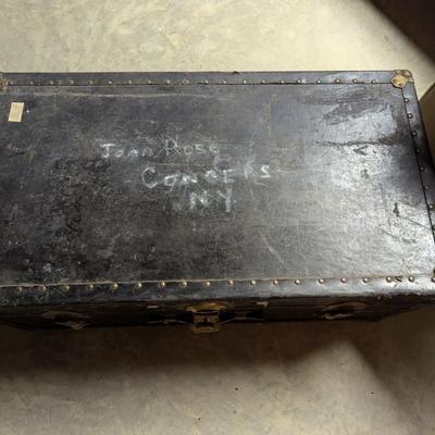 Vintage Storage Trunk (B)