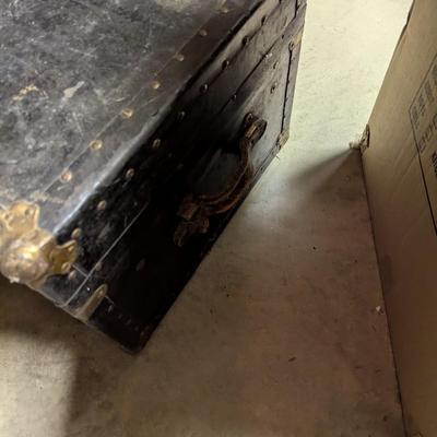 Vintage Storage Trunk (B)