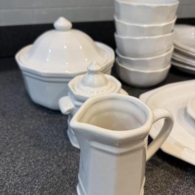 Pfaltzgraff set of dishes, bowls, platters and more!