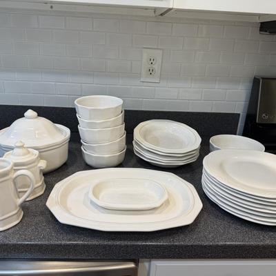 Pfaltzgraff set of dishes, bowls, platters and more!