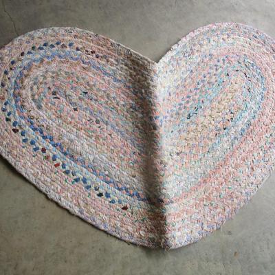 Braided Vintage Heart Rug (G)