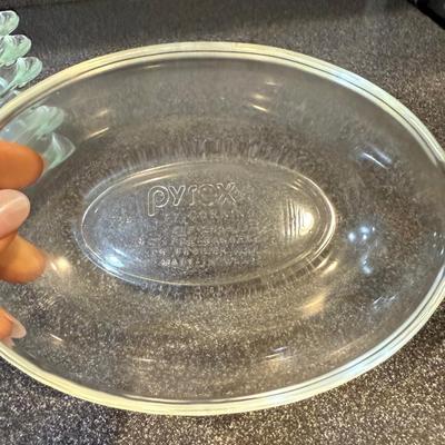 8 glass Pyrex mini casserole dishes