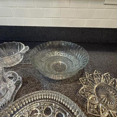 Gorgeous crystal collection including bowls and sugar/creamer