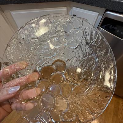 Set of 8 beautiful glass plates