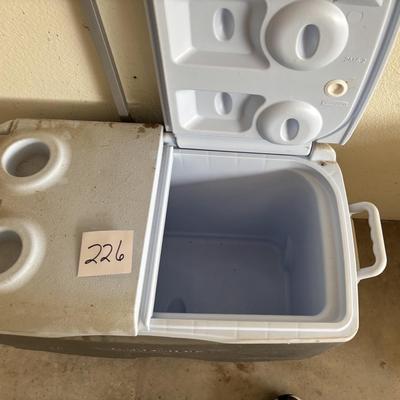 Rubbermaid Cooler