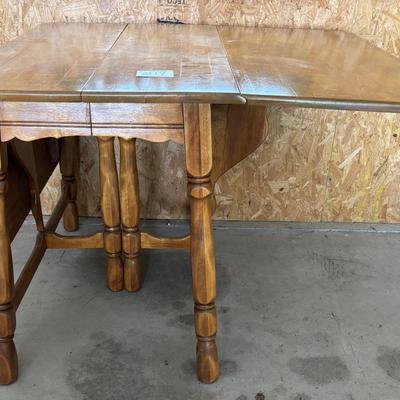 Beautiful Table and Leaf