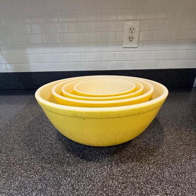 Yellow vintage Pyrex mixing bowls