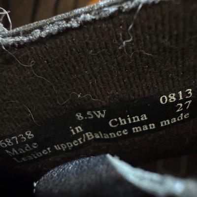 Collection of Women’s Shoes and Accessories - Shoe Size 8-9W (B2-DZ)