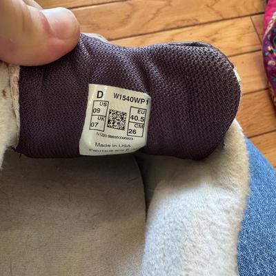 Collection of Women’s Shoes and Accessories - Shoe Size 8-9W (B2-DZ)