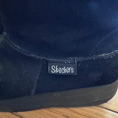 Collection of Women’s Shoes and Accessories - Shoe Size 8-9W (B2-DZ)