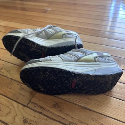 Collection of Women’s Shoes and Accessories - Shoe Size 8-9W (B2-DZ)