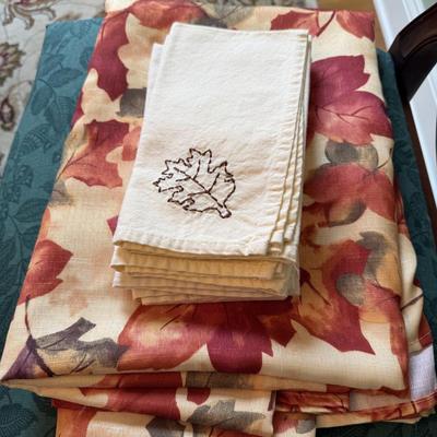 Fall tablecloth and napkins