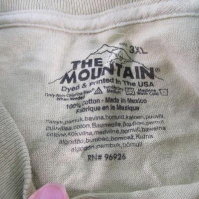 2 men's t-shirts, size 3XL