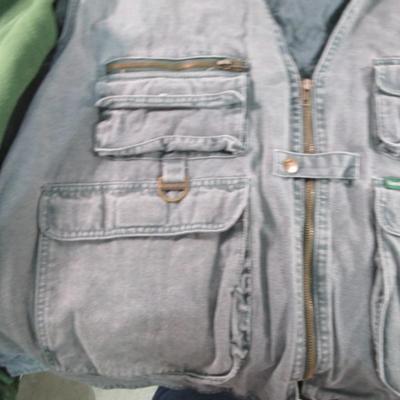 2 men's vests, size 4XL