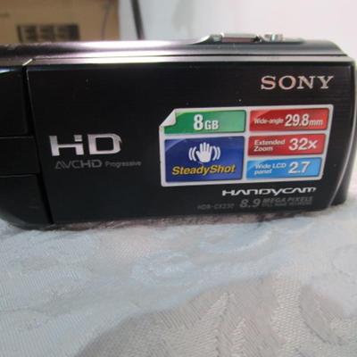 Sale Photo Thumbnail #265: Model HDR-CX230, has battery, but no charging cord or memory card - M