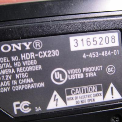Sony 8.9 megapixel handicam video camera