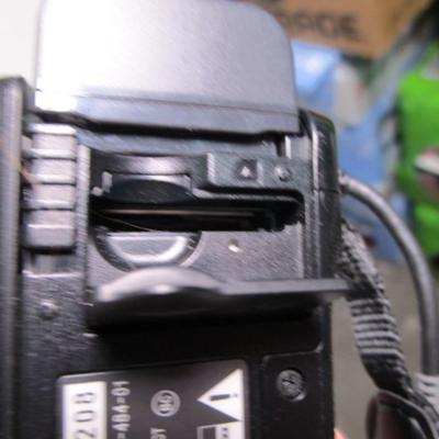 Sony 8.9 megapixel handicam video camera
