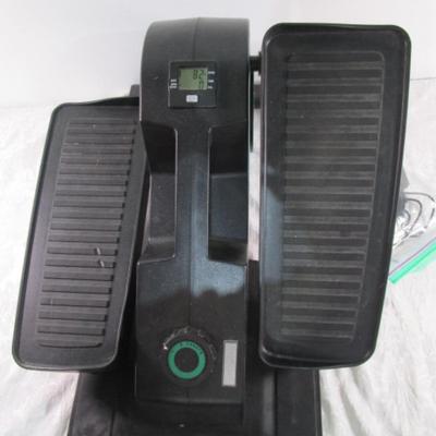 Cubii F3A2 compact under-desk eliptical