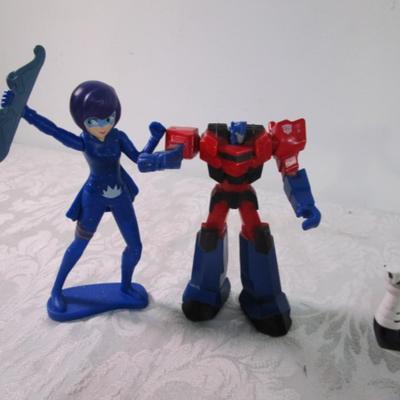 13 Toy figurines