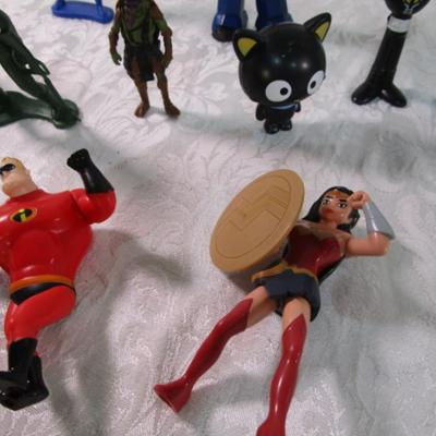 13 Toy figurines