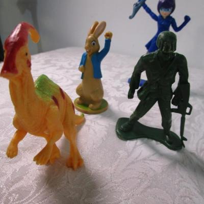 13 Toy figurines