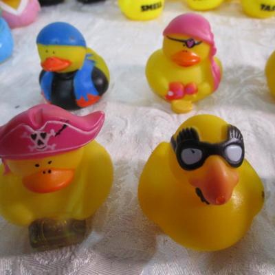 10 Halloween rubber ducks
