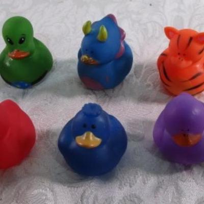 10 various rubber ducks